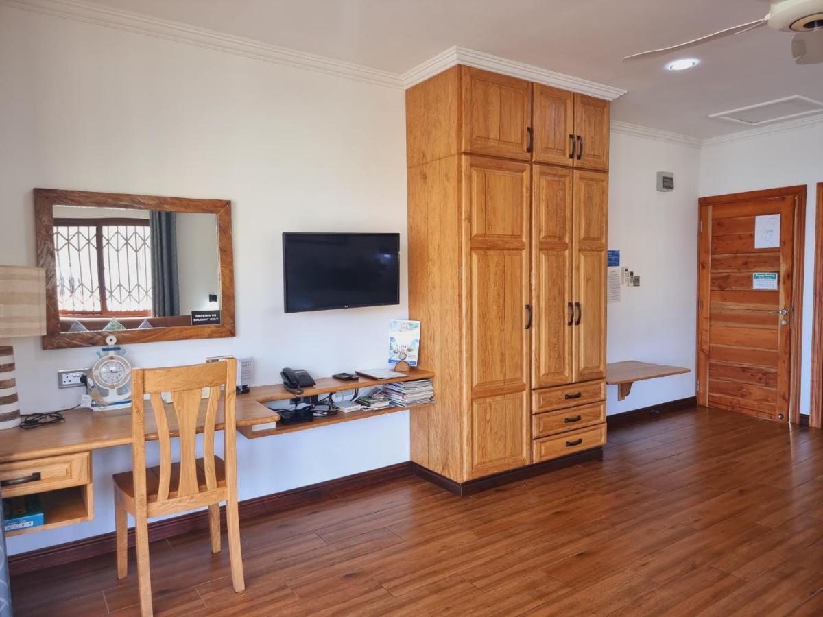 Drake Seaside Studio Apartments 벨옴브레 외부 사진