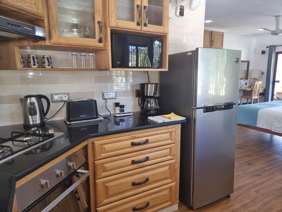Drake Seaside Studio Apartments 벨옴브레 외부 사진