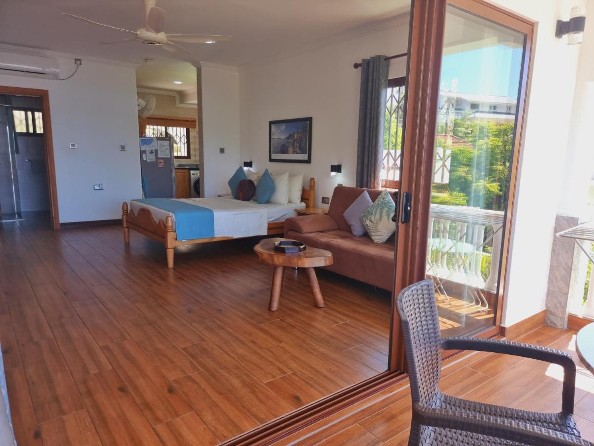 Drake Seaside Studio Apartments 벨옴브레 외부 사진