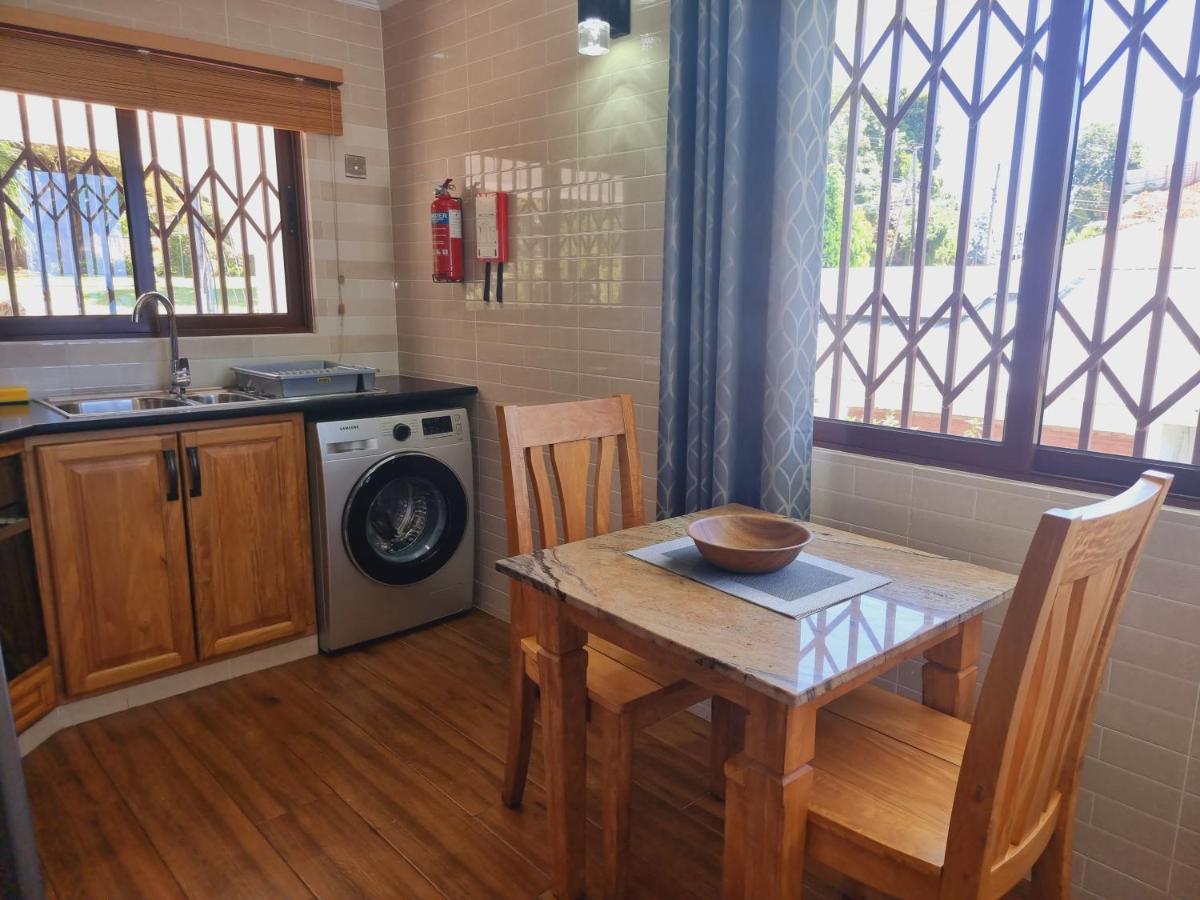 Drake Seaside Studio Apartments 벨옴브레 외부 사진