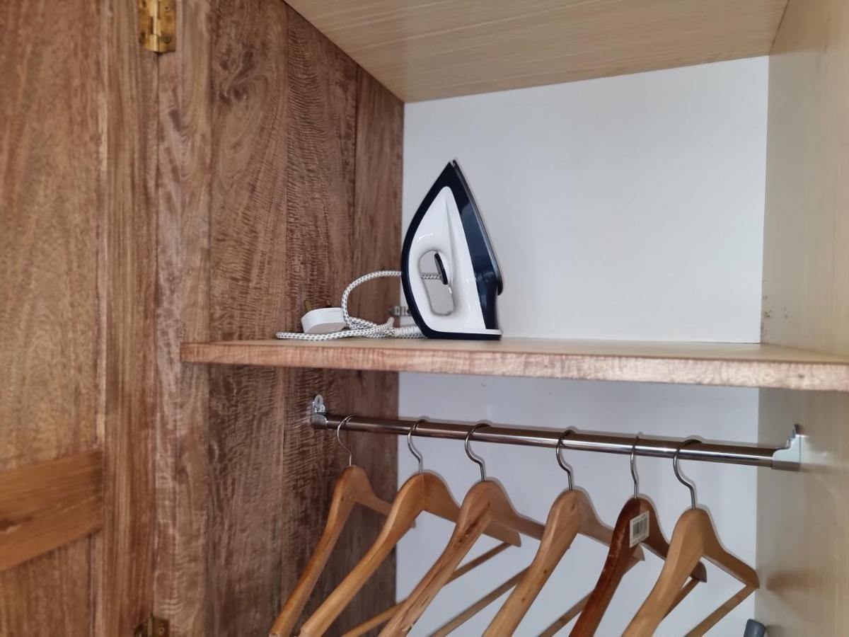 Drake Seaside Studio Apartments 벨옴브레 외부 사진
