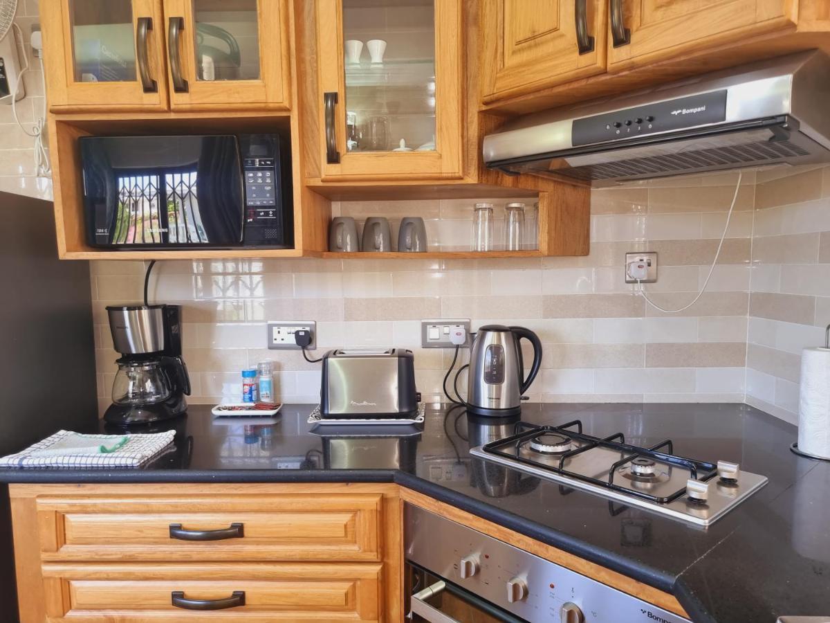Drake Seaside Studio Apartments 벨옴브레 외부 사진